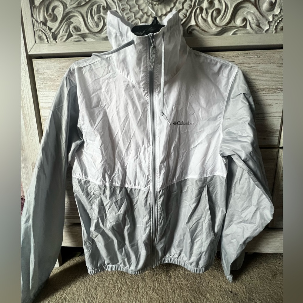 Columbia Gray and White Windbreaker